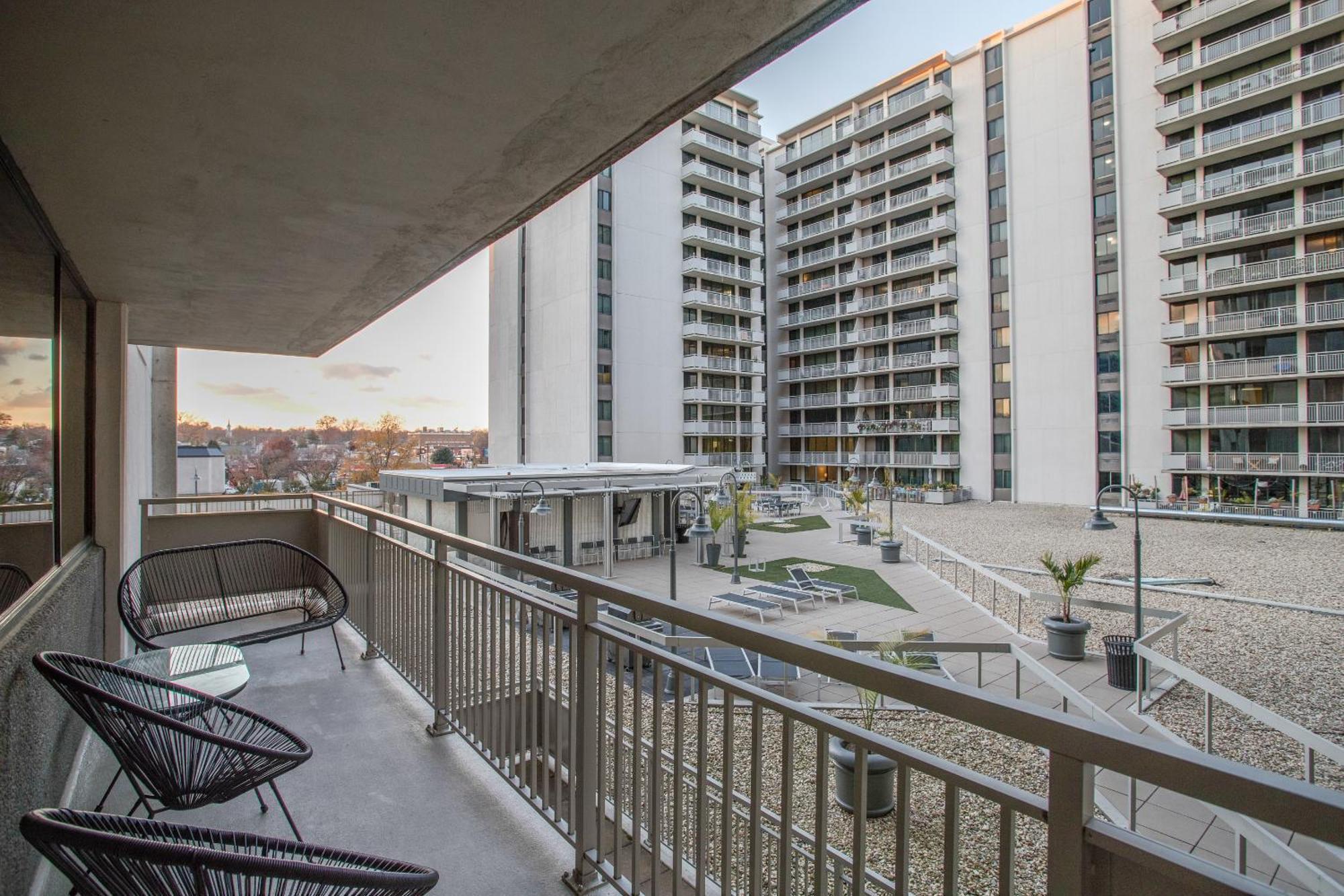 Convenient Apartment Near Crystal City Metro Station Arlington Exterior photo